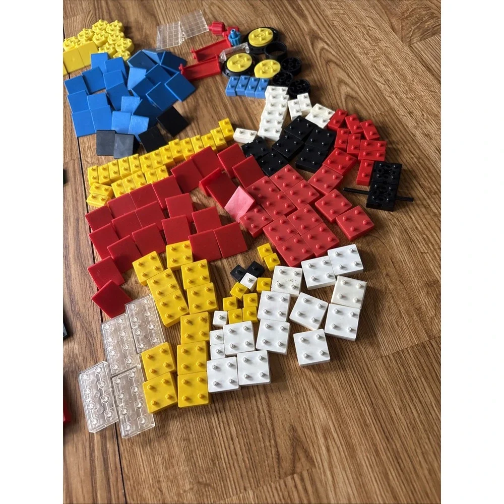 Vintage Playskool 1976 American Bricks Building Bricks 835 Over 300 Pieces